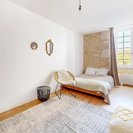 Charakter Haus In Perfekter Lage Neben Fluss Inkl Ruhiger Terrasse * Verteuil-sur-Charente