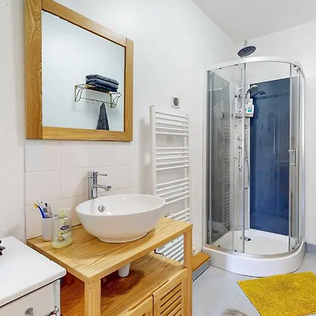 Charakter Haus In Perfekter Lage Neben Fluss Inkl Ruhiger Terrasse *